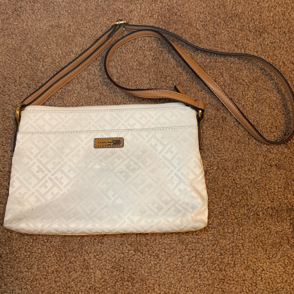 Super cute crossbody Tommy Hilfiger purse